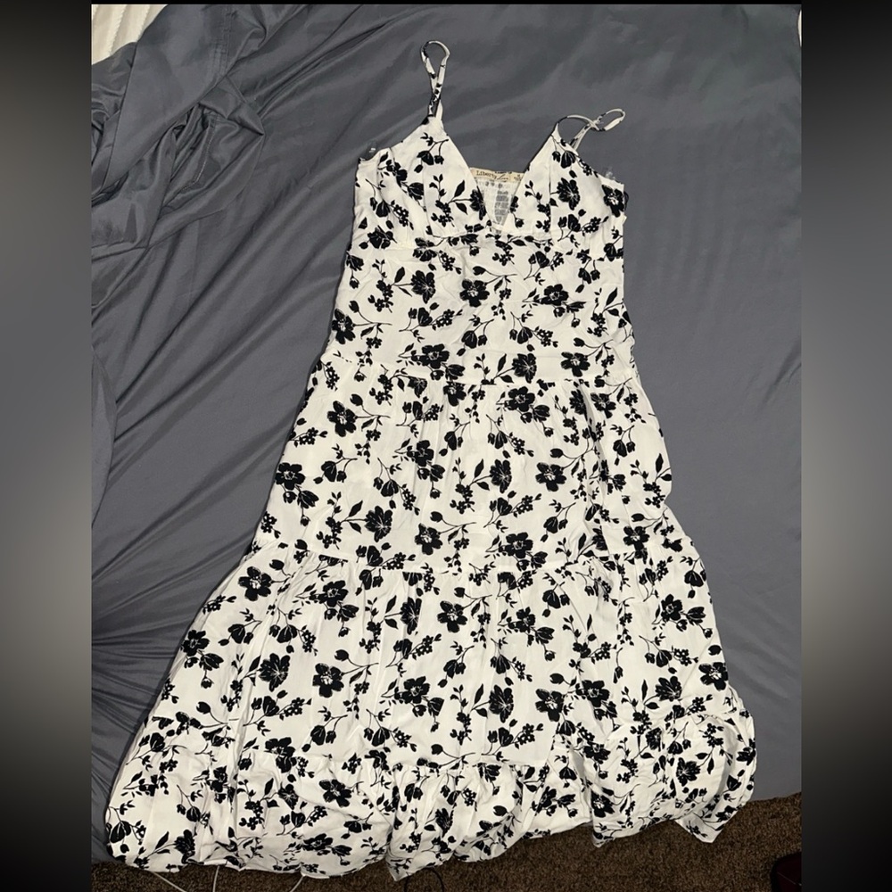 NWT Black & White Hawaiian Floral Flower Maxi Dress